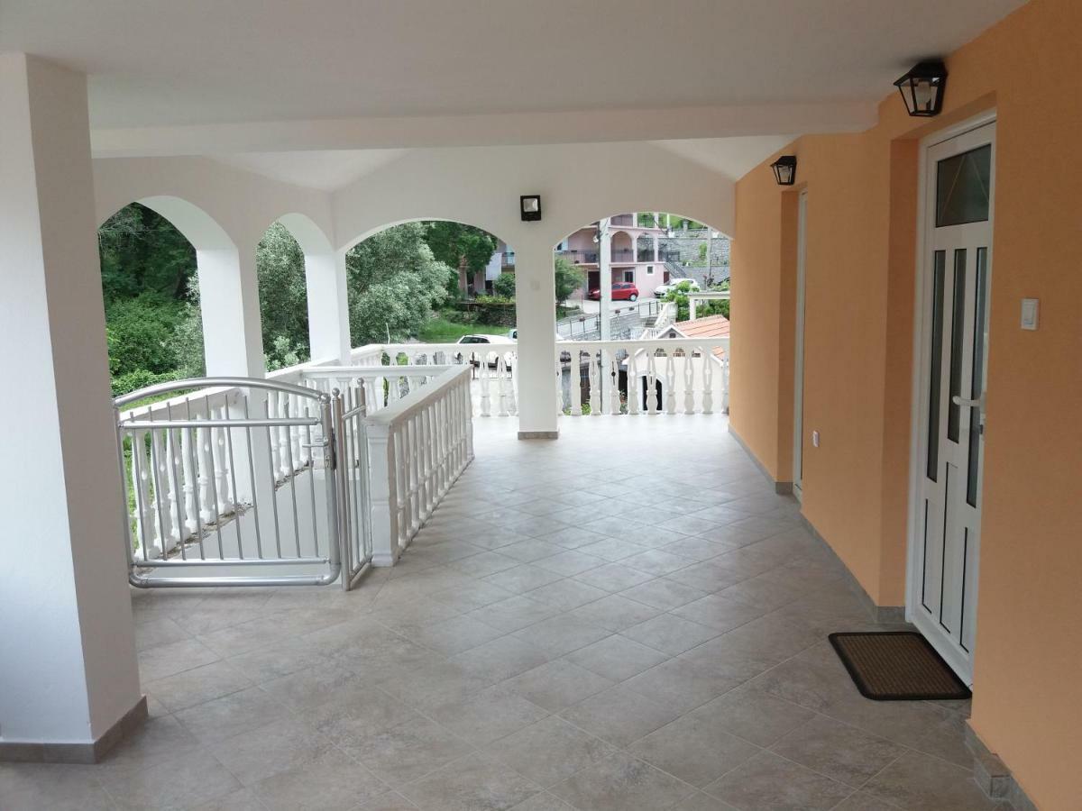 Apartment Kalle Kotor Bagian luar foto