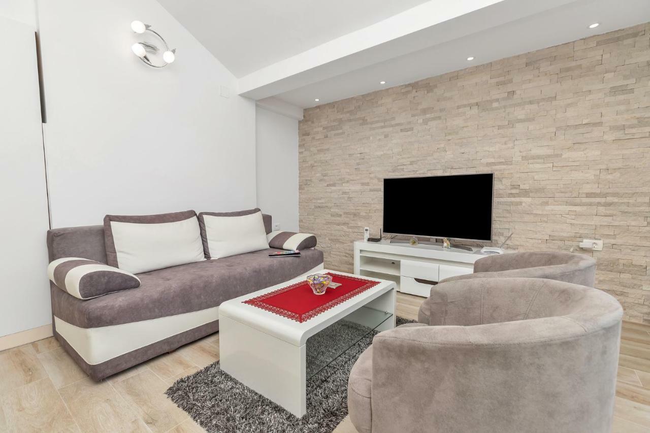 Apartment Kalle Kotor Bagian luar foto