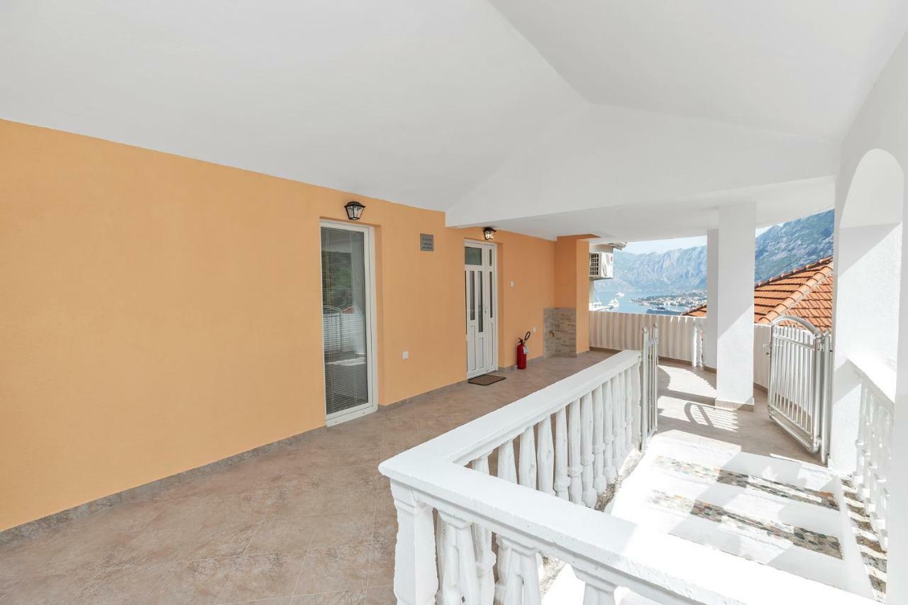 Apartment Kalle Kotor Bagian luar foto