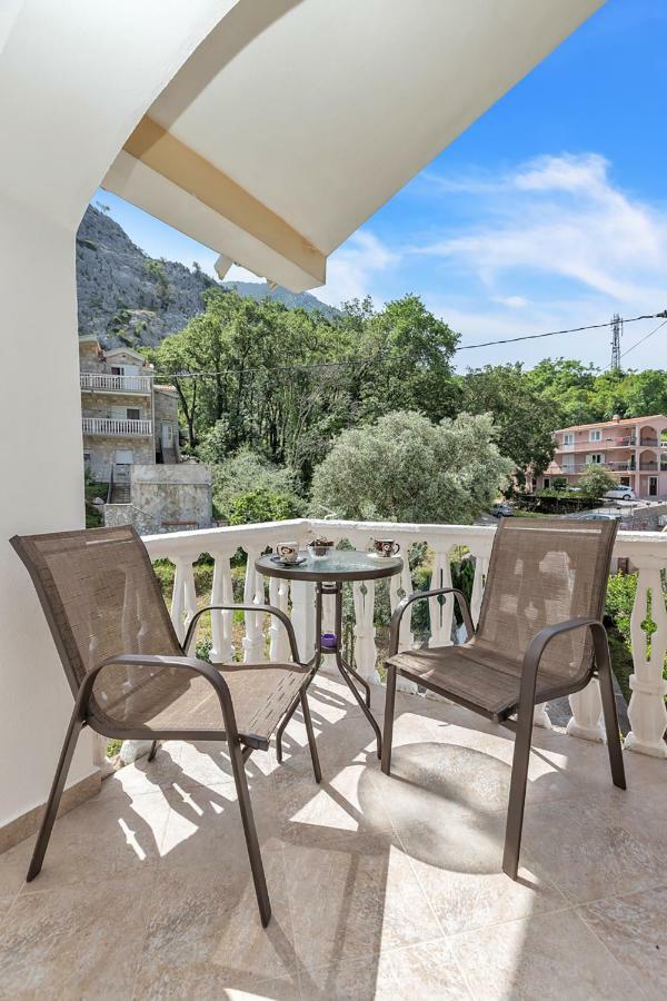 Apartment Kalle Kotor Bagian luar foto