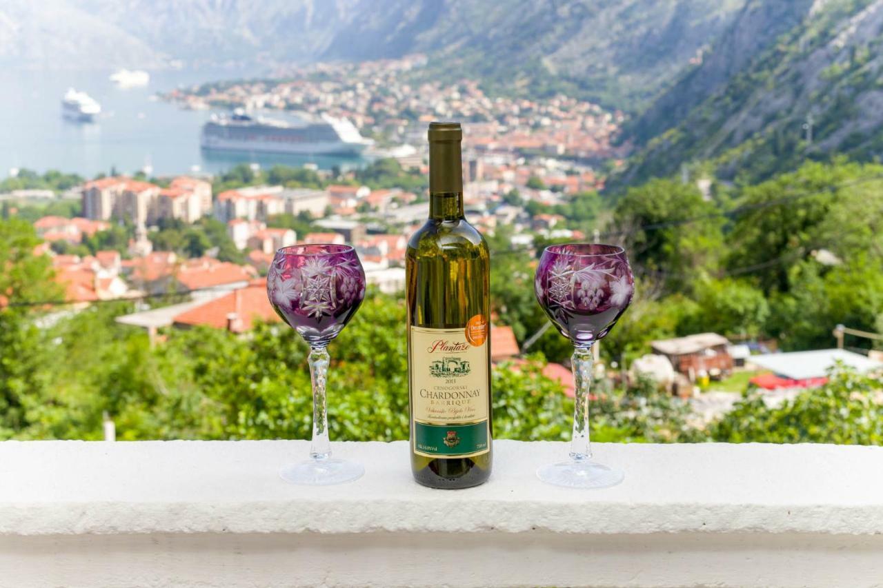 Apartment Kalle Kotor Bagian luar foto