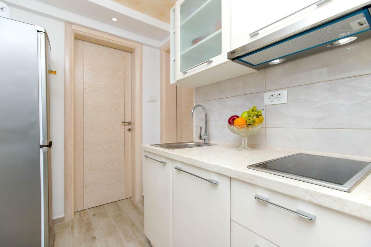 Apartment Kalle Kotor Bagian luar foto