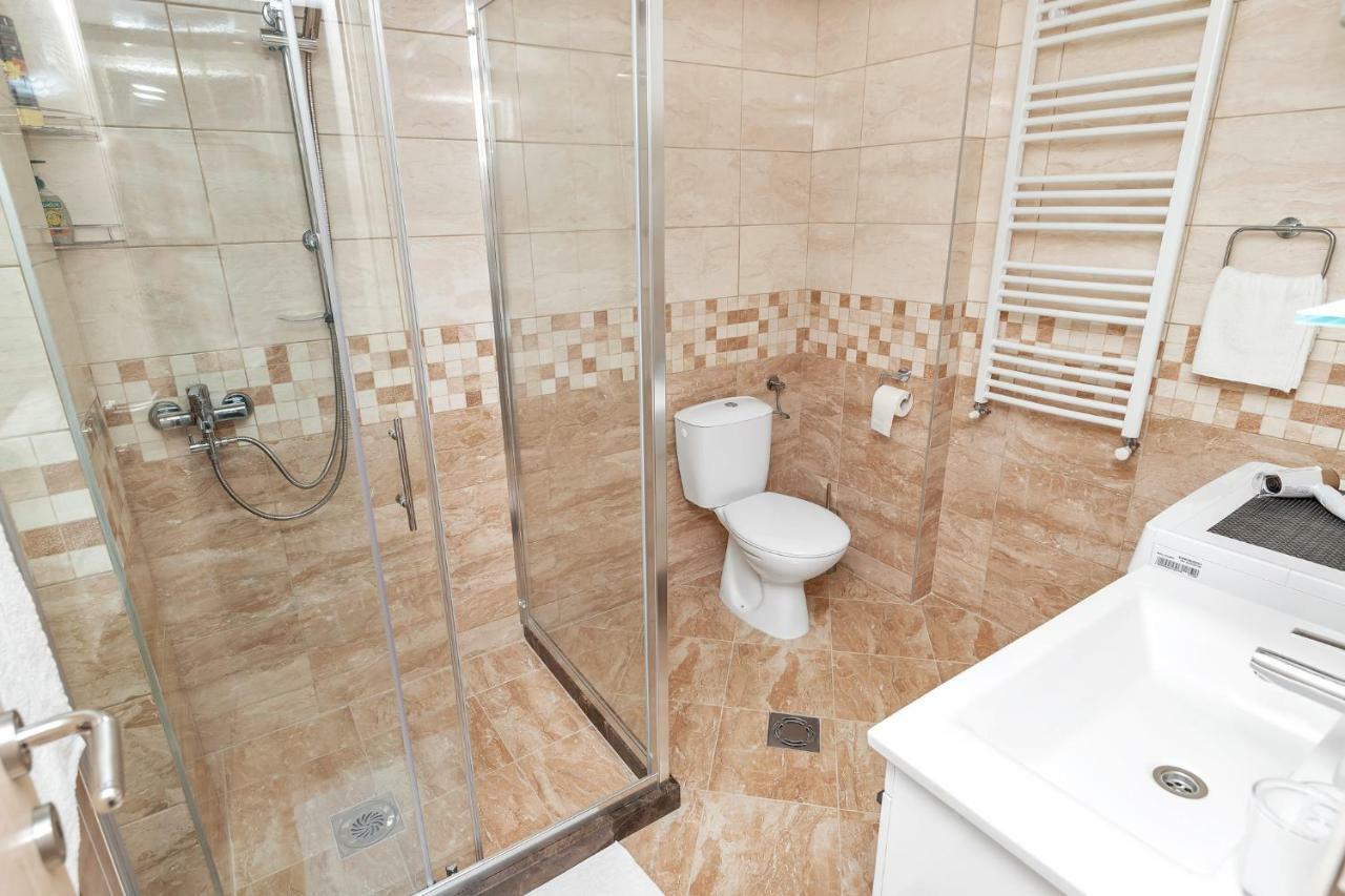 Apartment Kalle Kotor Bagian luar foto