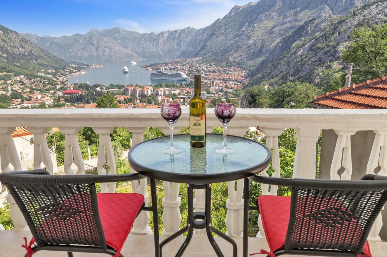 Apartment Kalle Kotor Bagian luar foto