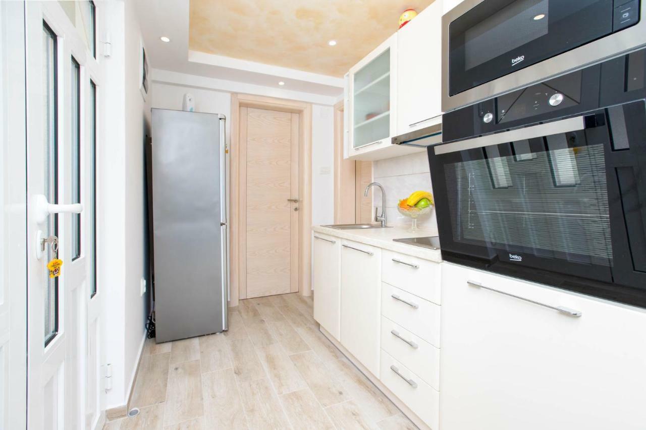 Apartment Kalle Kotor Bagian luar foto