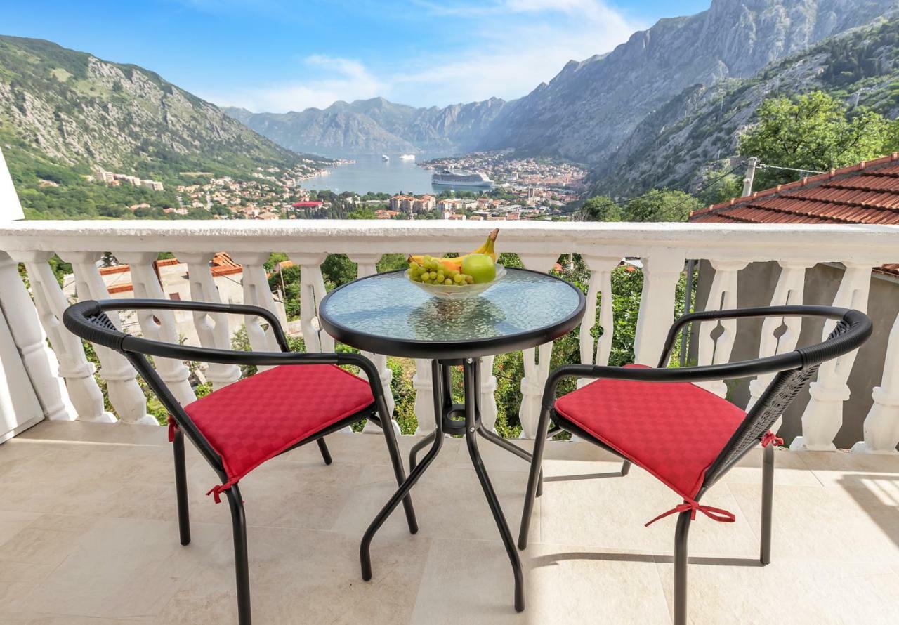 Apartment Kalle Kotor Bagian luar foto